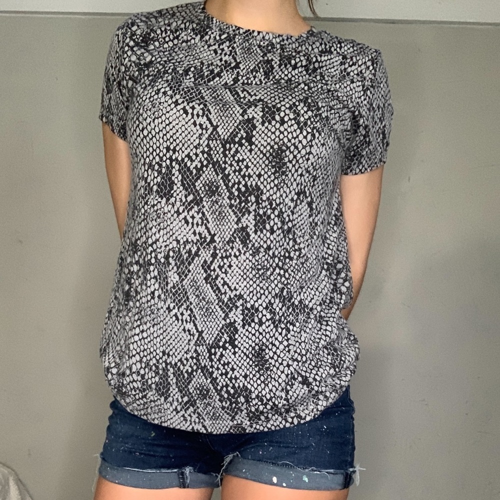 Snake skin basic tee